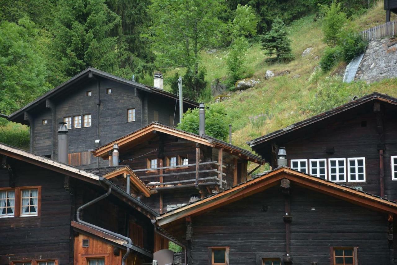 Denkmalgeschuetzter Spycher Total Renoviert Goms ภายนอก รูปภาพ