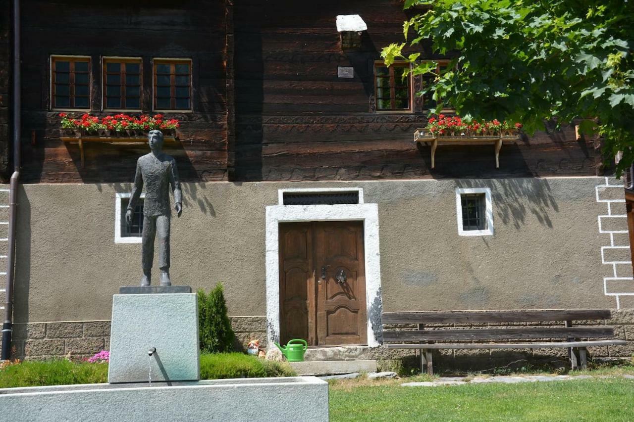 Denkmalgeschuetzter Spycher Total Renoviert Goms ภายนอก รูปภาพ